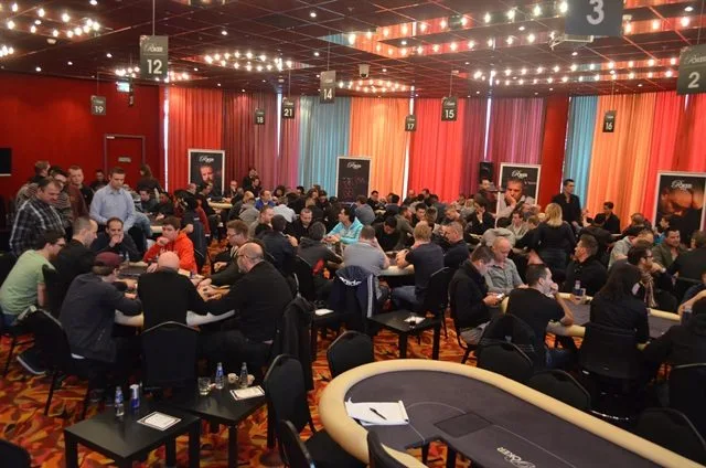 Speelzaal Dag 2 | 2015/01 - Utrecht Poker Series - 700 eu Main Event 